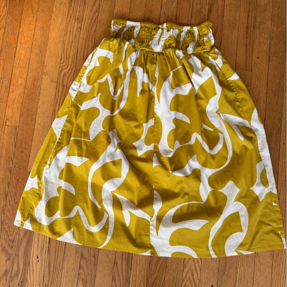 Women’s knee length skirt in yellow and white with pockets size S - Picture 1 of 7